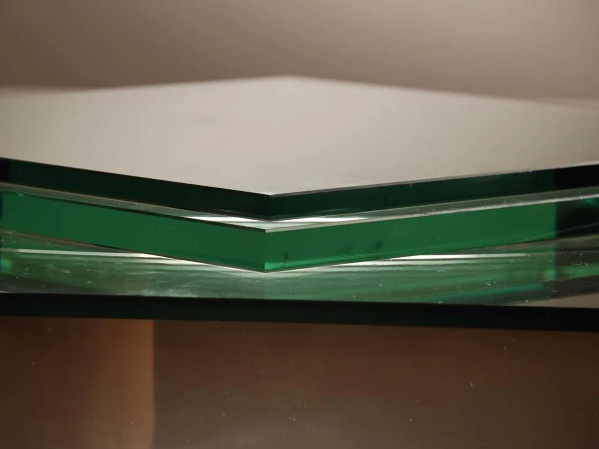 Полировка еврокромка на зеркале. Стекло шлифованное 10 мкм. Полировка кромки. Еврокромка и фацет на зеркале. Полировка кромки.