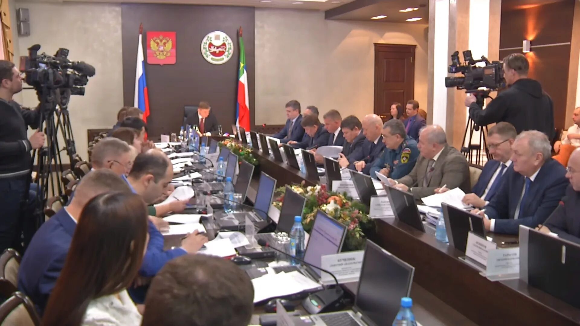 Сайт правительства хакасии. Дом правительства абакан. Правительство республики хакасия фото. Аппарат правительства республики хакасия. Сайт правительства хакасии.