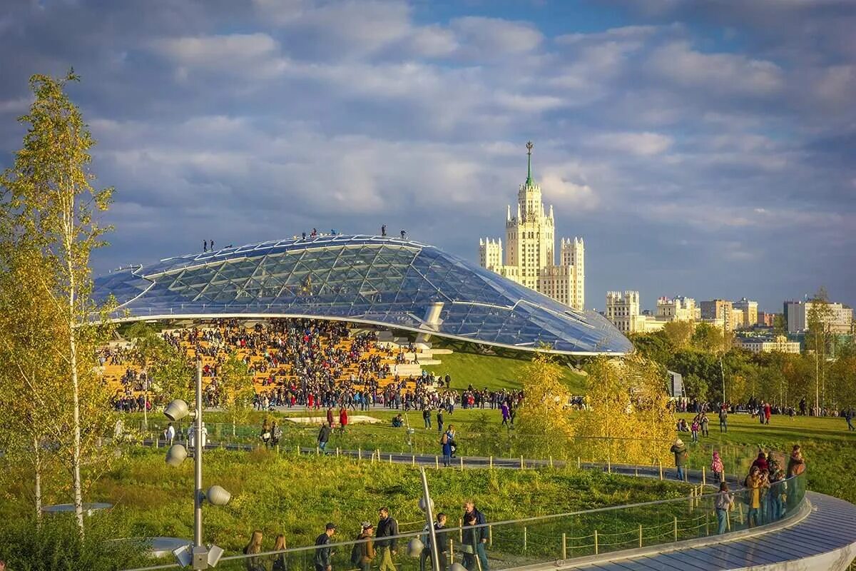 Парк зарядье 2023. Сокольнический парк москва. Парк сокольники москва. Ландшафтный парк зарядье. Можно посещать парки в москве.