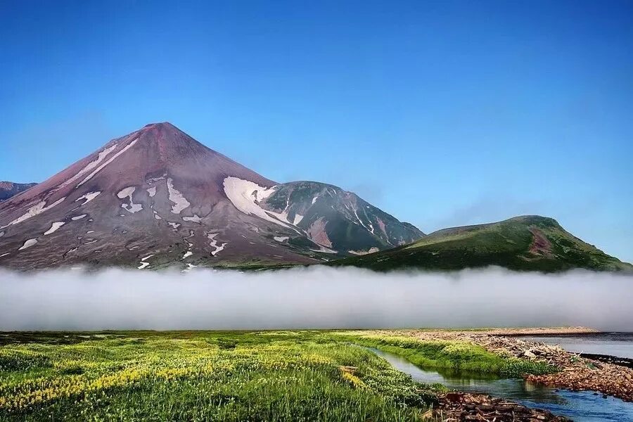Парамушир. Вулкан вернадского парамушир. вулкан креницына, курильские острова. камчатка парамушир. курильские острова парамушир.