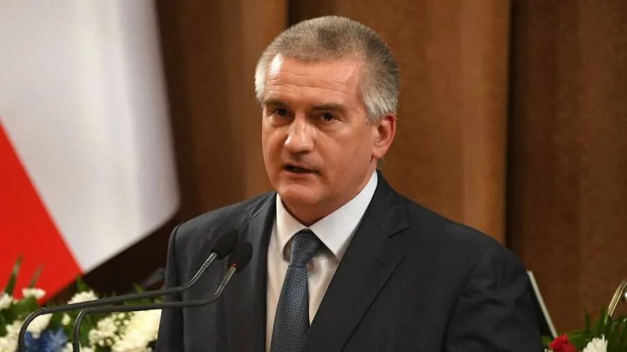 аксенов предложил