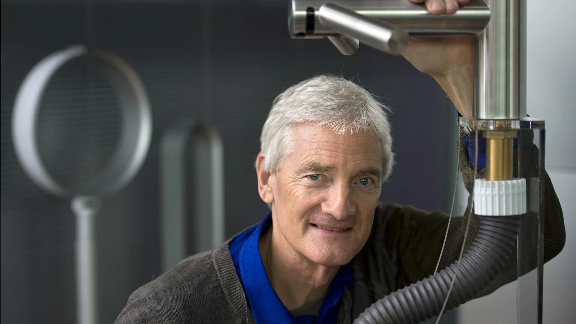 Travis Dyson. Sir James Dyson. Дайсон Фрост актёр. История дайсона