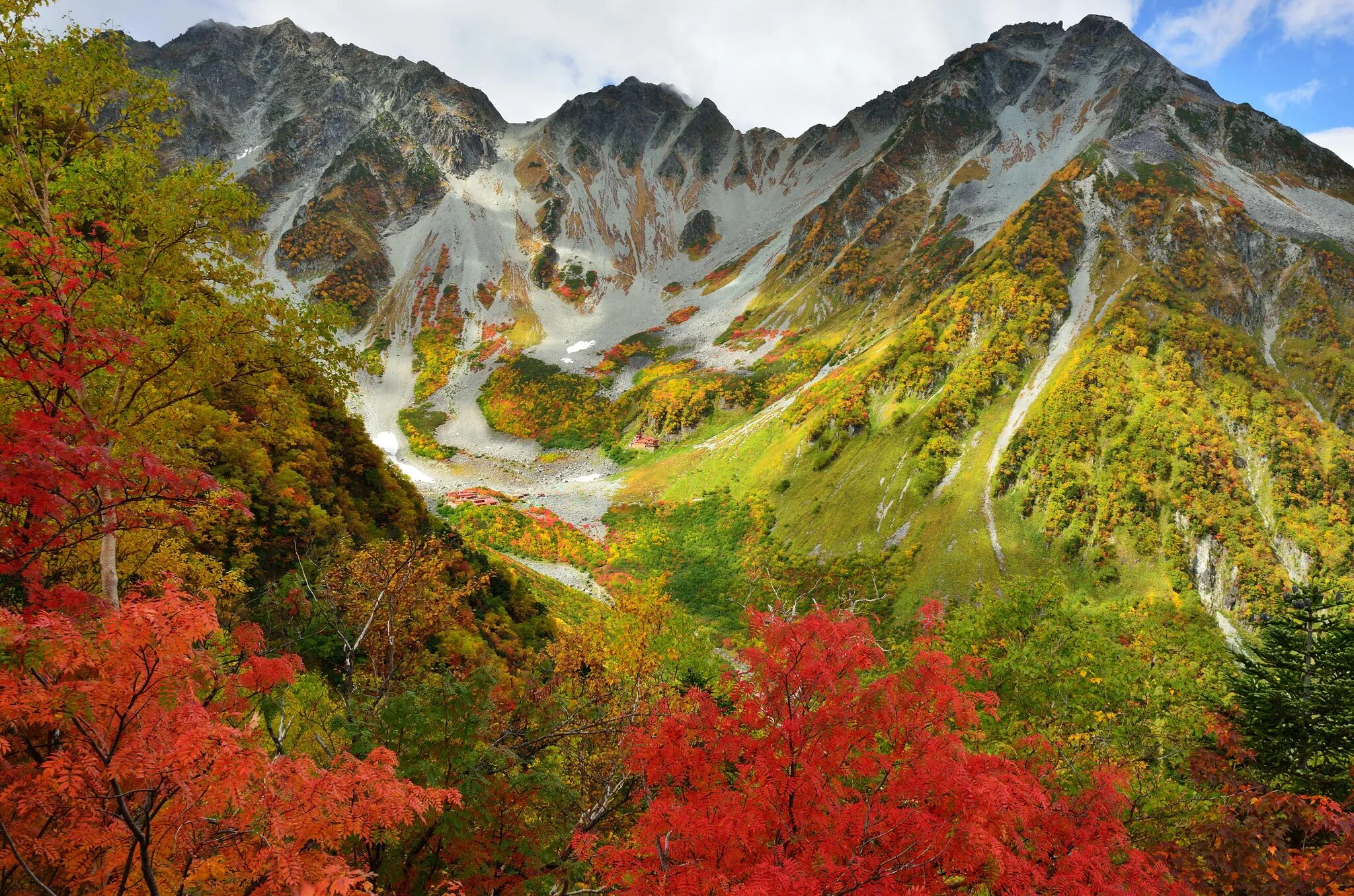 Красивые осенние горы. Осень в горах. горы осенью. красивая осень в горах. золотая осень в горах.