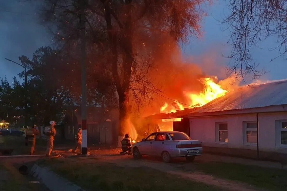 Пожар 26 апреля. Пожар 26 апреля. Борьба с пожарами. Огонь пожар. Пожар 26 апреля.