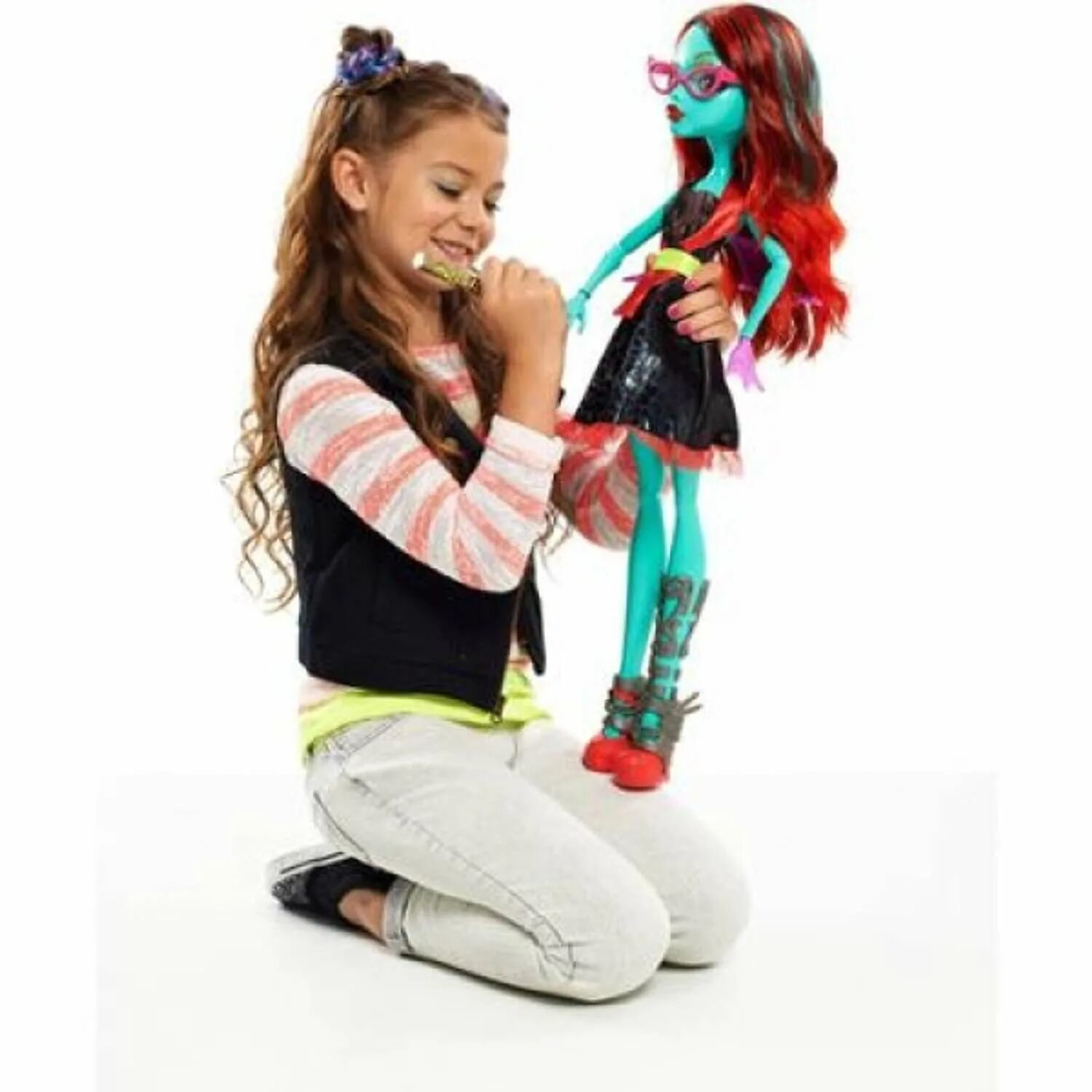 Хай высокий. Monster High 70 см Freaky friend. Куклы Монстер Хай 70 см. Большая кукла Монстер Хай 70 см. Монстер Хай Voltageous friend.