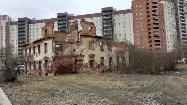 Пр землиться пр обретение пр открывшийся. Постоялый двор рыбацкий проспект. Дворы рыбацкого. Руины школы в Рыбацком. Заброшенный дом в Рыбацком у Невы.