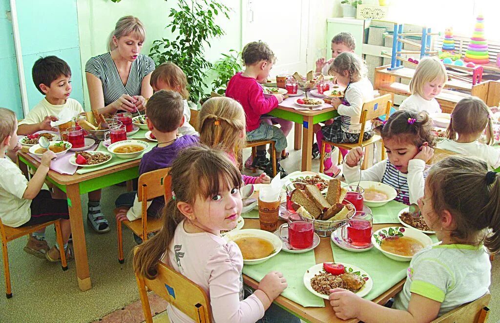 Дети в детском саду. Питание в детском саду. Обед в детском саду. Обед детей в детском саду.