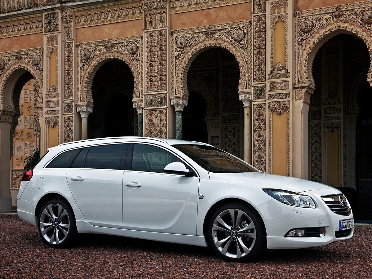 Opel Insignia 2011 универсал. Опель Инсигния универсал 2.0 турбо. Opel Insignia OPC. Opel Insignia 2012 OPC.