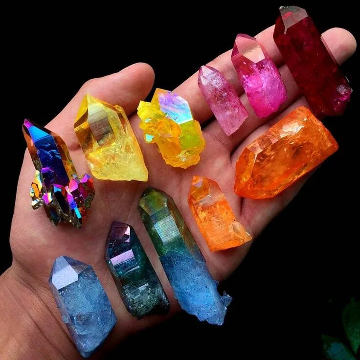 Камень Радужный турмалин. Самоцветы минералы Кристалл. Турмалин Раду ный кварц. Турмалин Радужный кварц. Crystals r