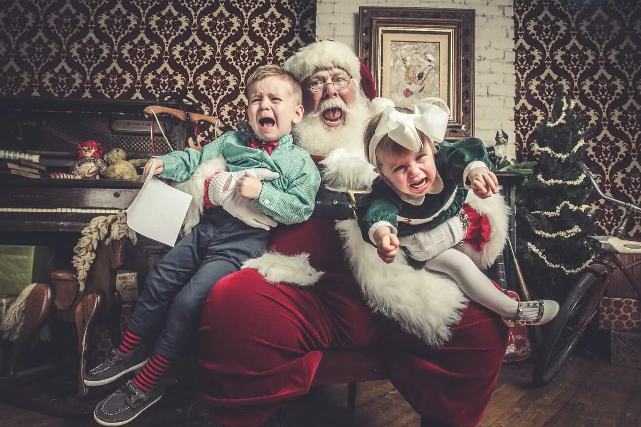 Дед мороз и 10 детей. Jeff roffman santa. страшный дед мороз с детьми. плохой дед мороз.