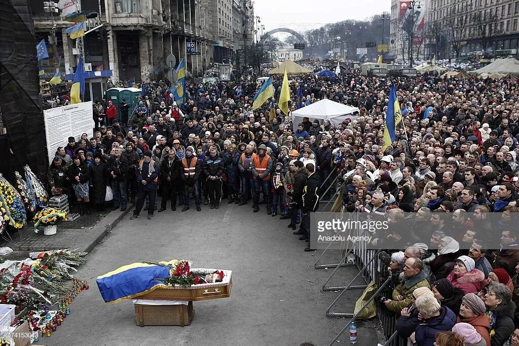 Сколько погибло беркута на майдане. Украина Евромайдан Небесная сотня. Майдан Беркут Небесная сотня. Майдан Украина 2014 погибшие. Евромайдан Небесная сотня.