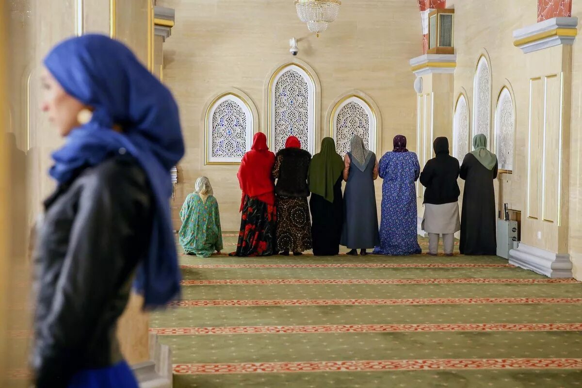 Почему женщины не ходят в мечеть