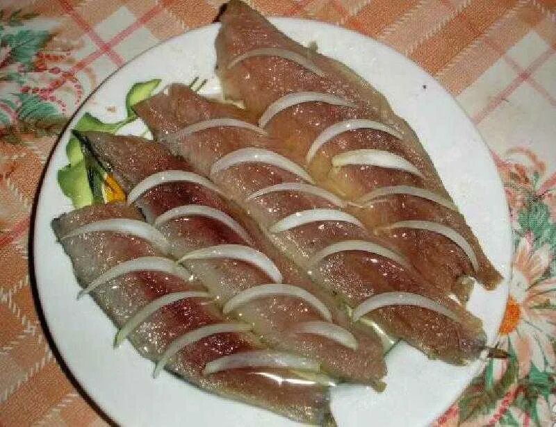 скумбрия фаршированная запеченная в духовке. рыба фаршированная скумбрия. селедка свежемороженая блюда. уха из сельди свежемороженой. селедка по корейски.