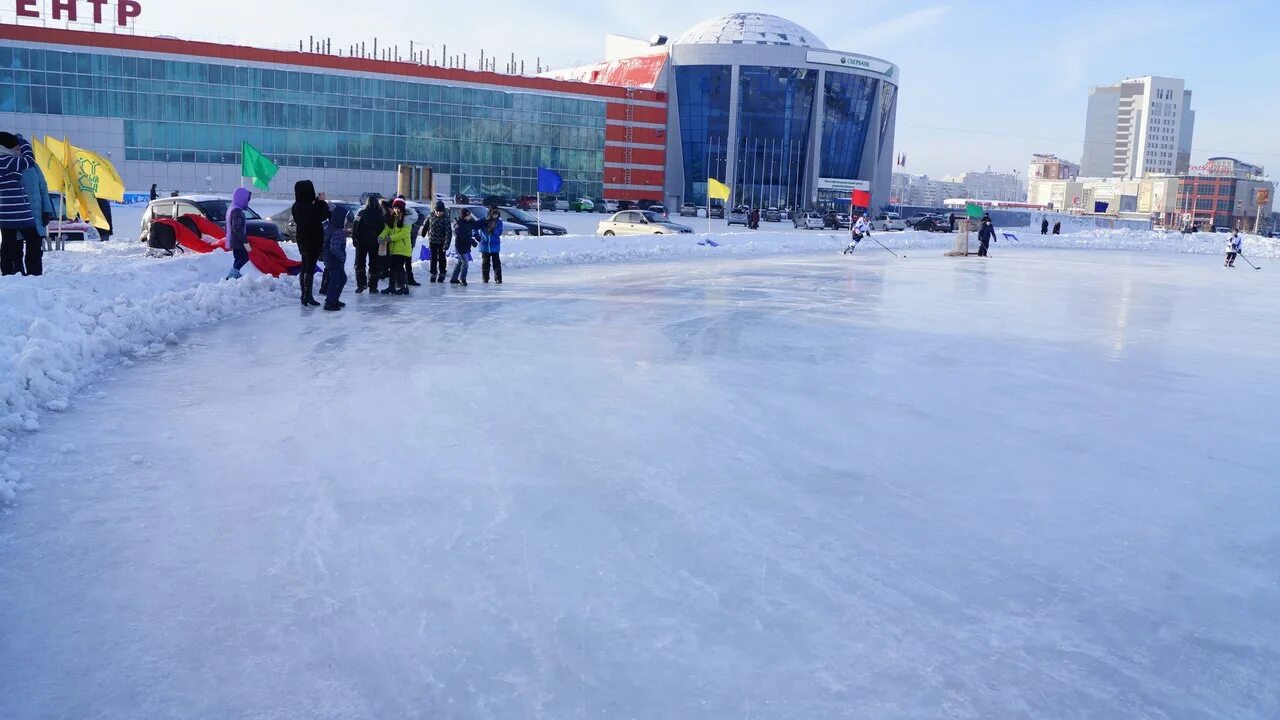 Каток омск. Каток красная звезда Омск. Каток мега Омск. Открытый каток мега Омск. Континент Омск каток.