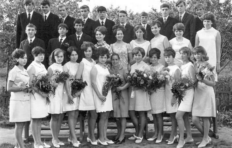 Vypuskniki Sredney shkoli. Выпускники школ 1957 года. Выпускники школы 1970. Школа 1988 год.