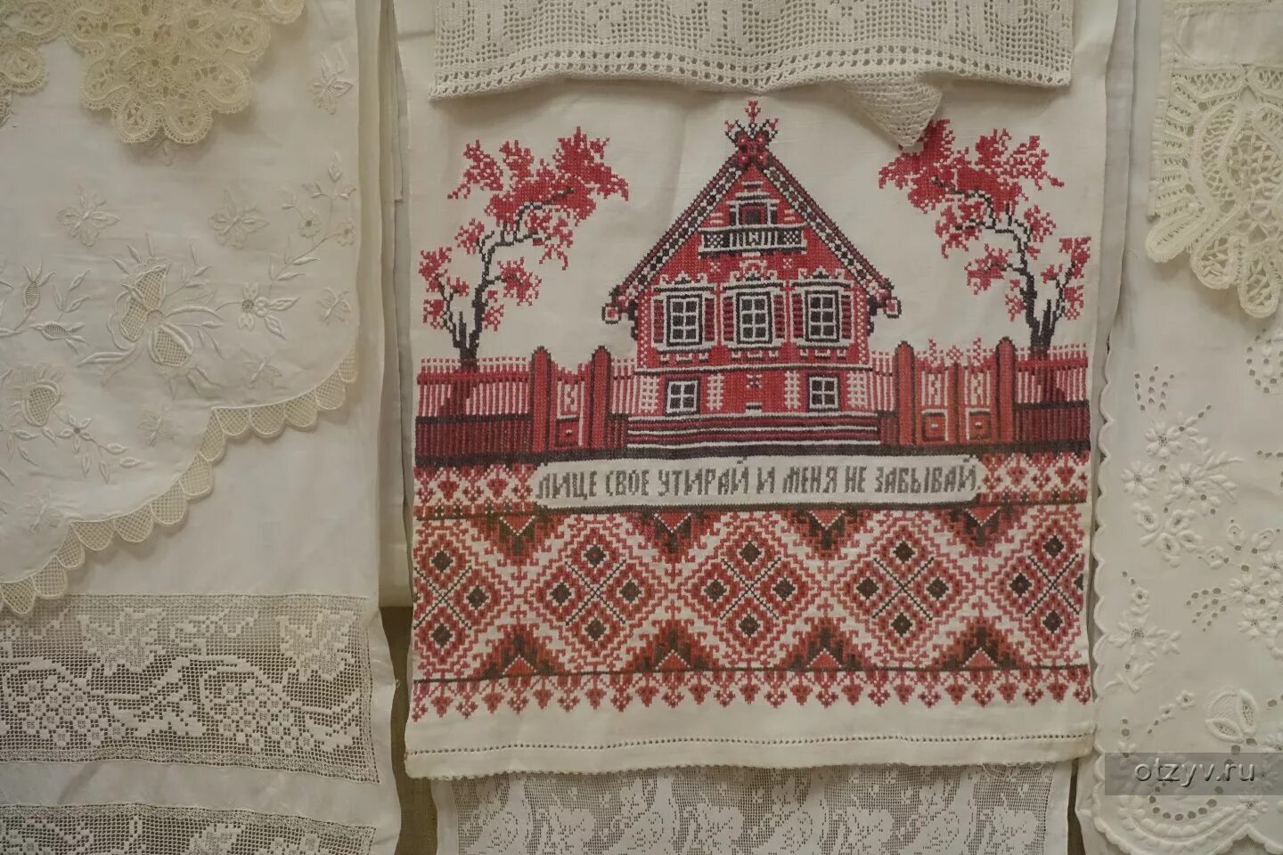 В каком городе находится музей вышивки. Тарусская фабрика художественной вышивки. тарусская вышивка. нижегородская вышивка. калужская вышивка.