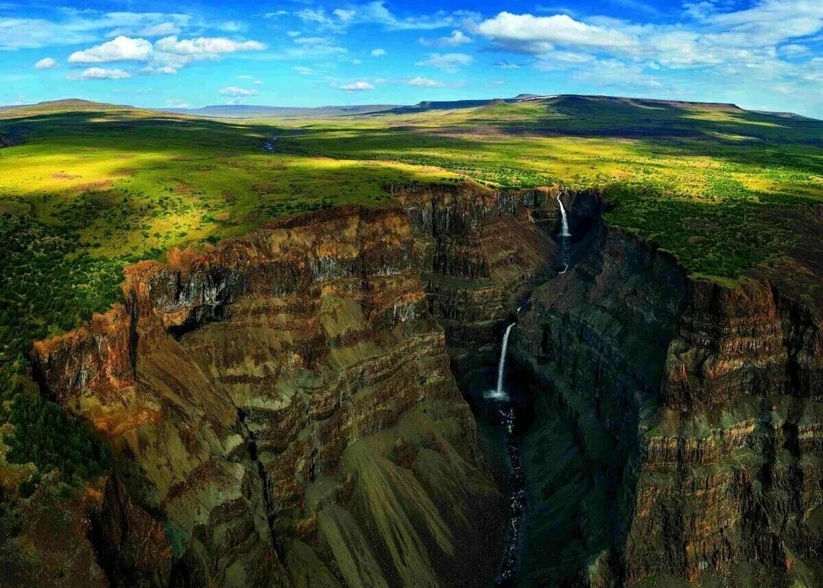 Путорана это. Путорана это. Гора камень на плато путорана. Путорана это. Гора камень на плато путорана.