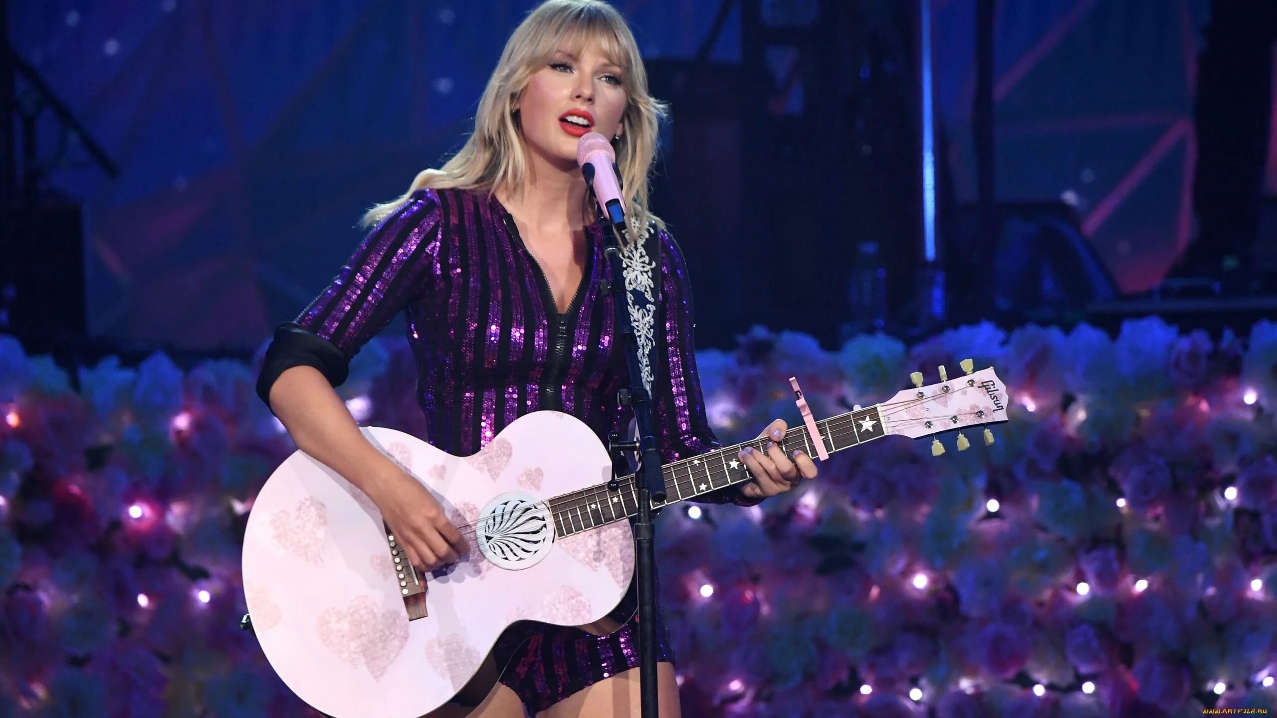Тейлор свифт за роялем. Taylor swift тейлор свифт. Тейлор свифт певица. Тейлор свифт обои. Taylor swift - fearless (2008).