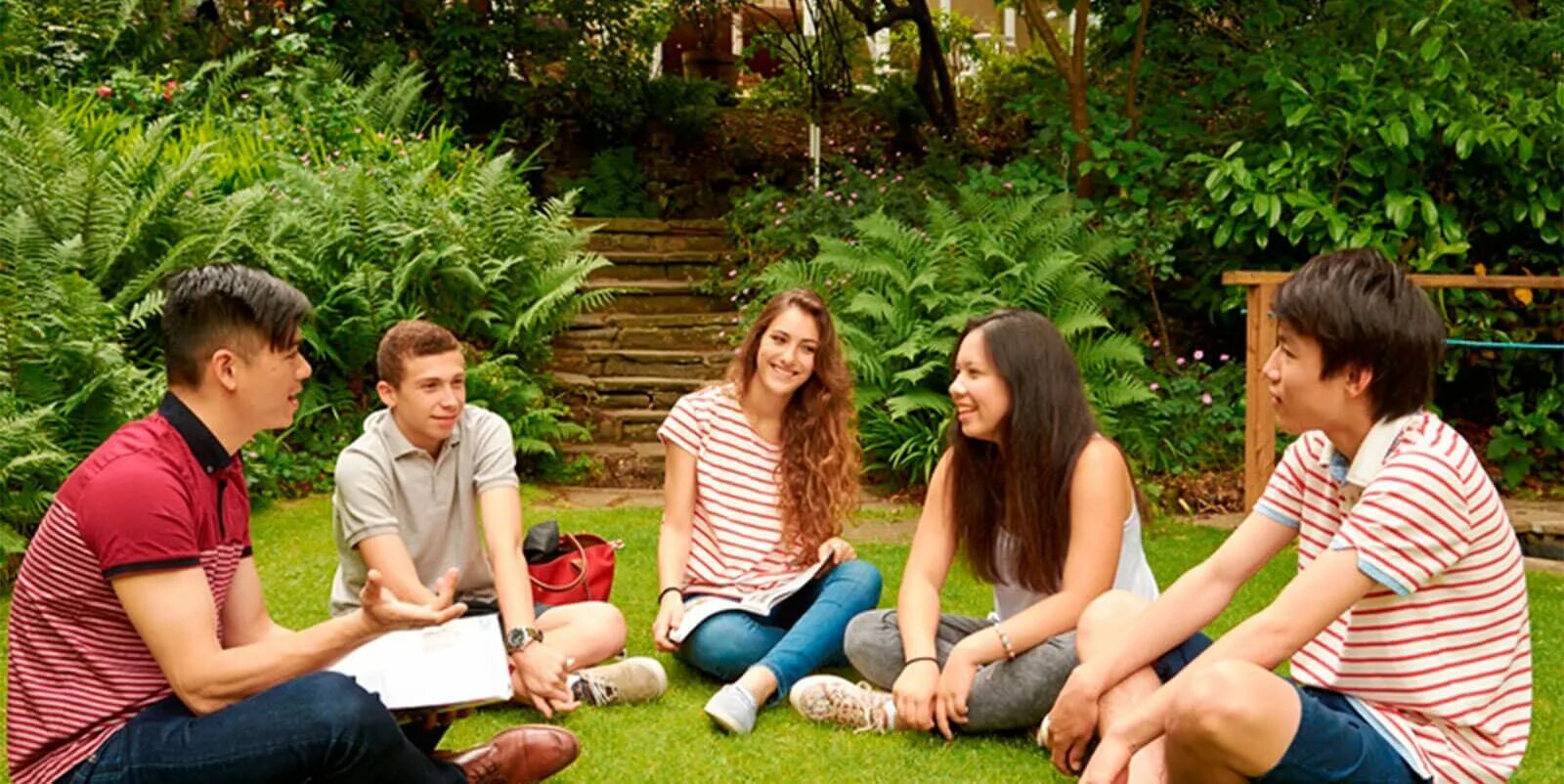 Students coming from. Насыщенная Студенческая жизнь. Student английский. Студент лайф. Жизнь английских школьников.