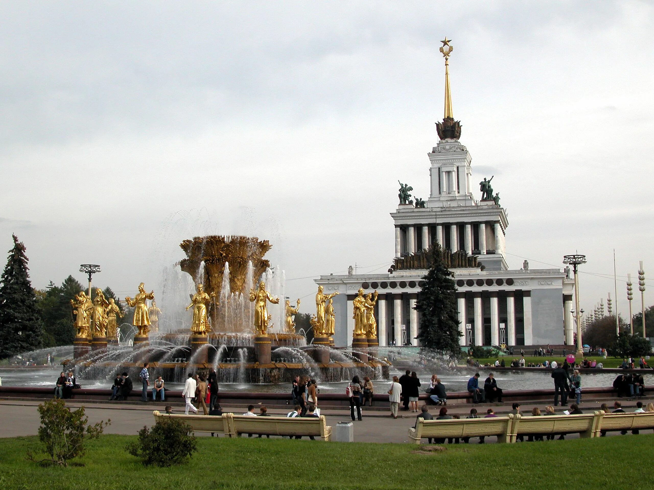 Москва ВДНХ Центральный павильон. Здания ВДНХ В Москве. Главный павильон ВДНХ. Архитектура ВДНХ Москва.