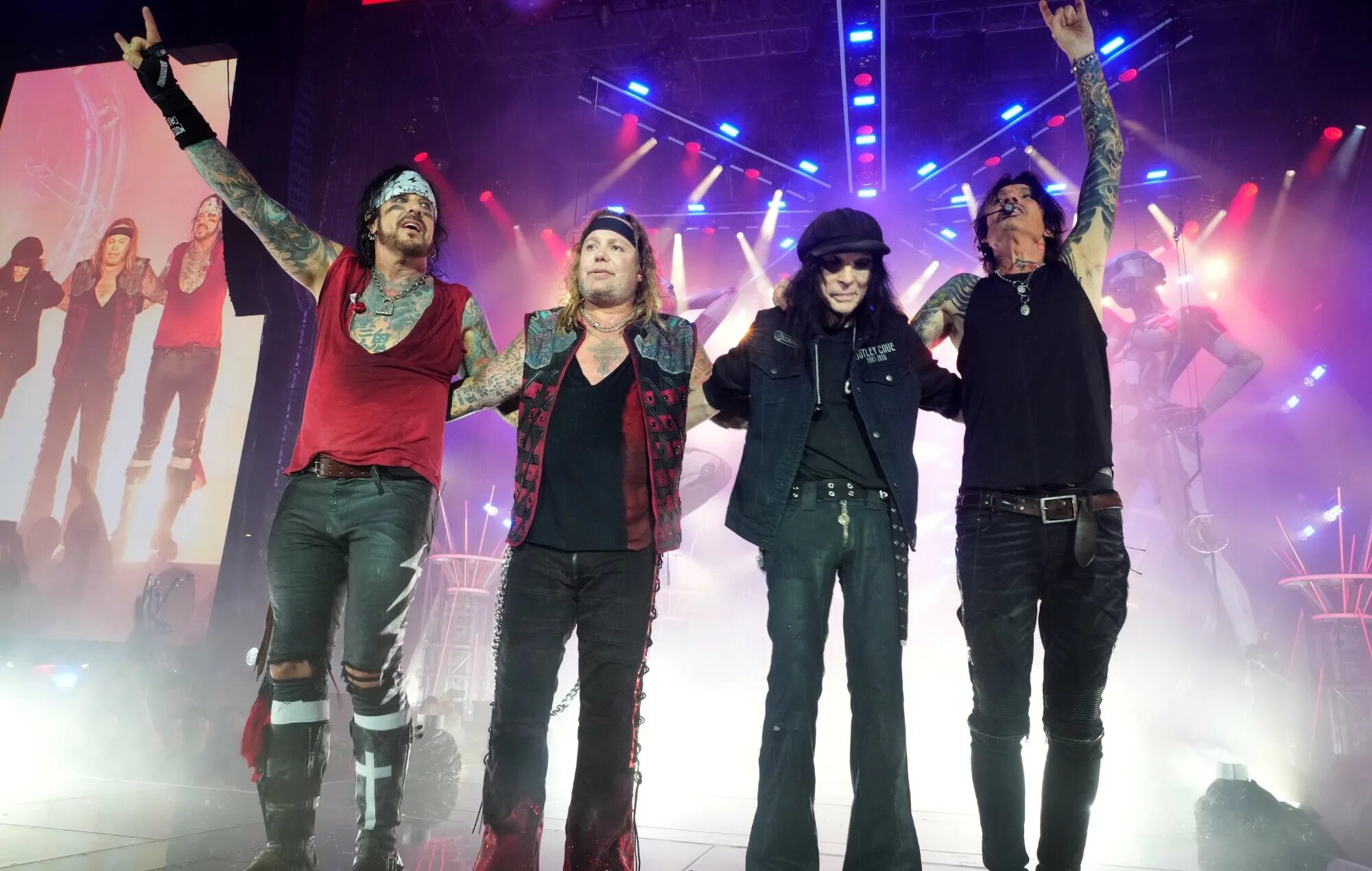 Motley Crue. Motley Crue 2023 Tour. Мик Марс американский гитарист. Мэрилин мэнсон группа.