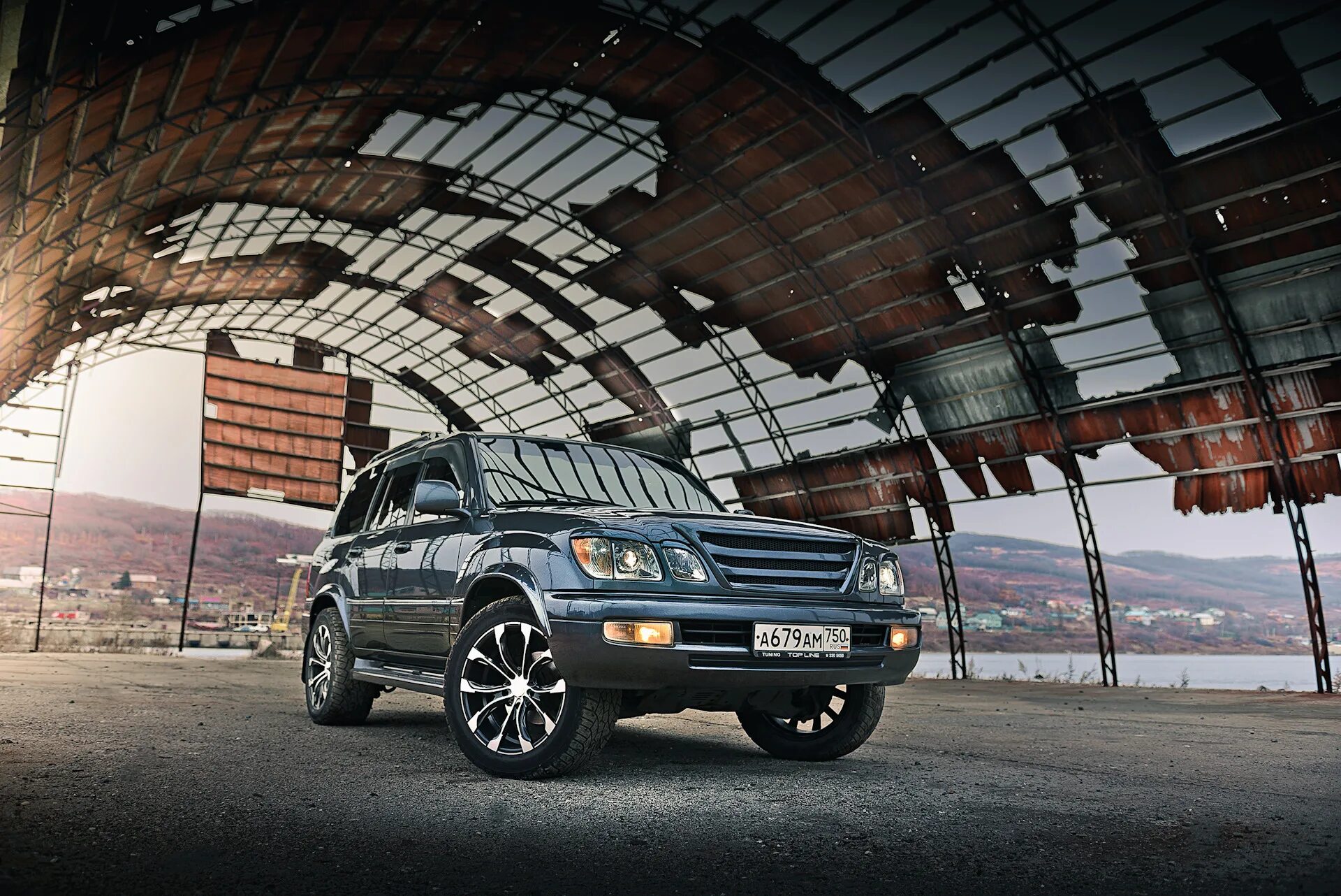 Lexus lx шины. Lexus LX 470 uzj100. Lexus LX 2. Lexus lx470 Bandit. Лексус ЛХ 470 обои.