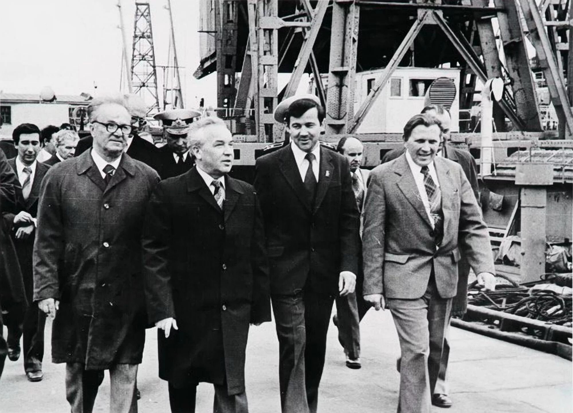 Ленинградский обком партии. Ленинградский обком партии. Первый секретарь обкома кпсс. Романов ленинградский обком. Ленинградский обком партии.