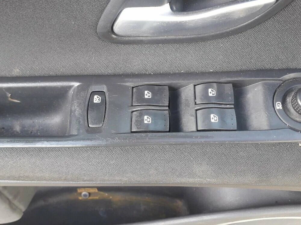 Блок управления стеклоподъёмниками киа рио 1. Блок стеклоподъемника пежо 308 управления стеклоподъемниками. Блок стеклоподъемников форд фокус 3. Блок управления стеклоподъемниками логан. Блок управления стеклоподъемника тойота королла 2008.