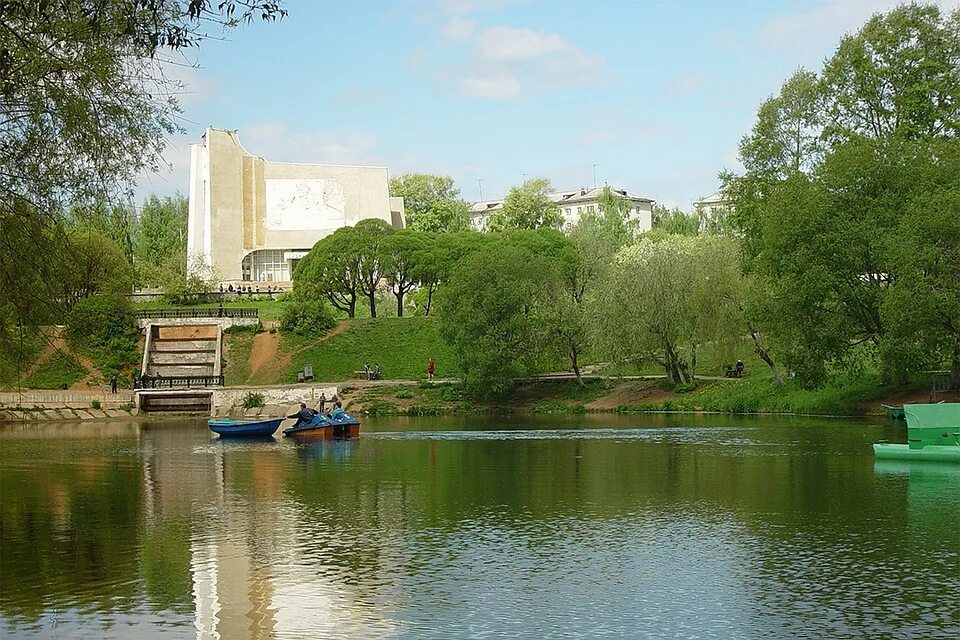 парк у цирка киров. парк имени кирова. пруды города кирова. с. парк у цирка киров.