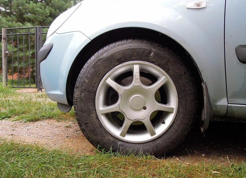 Резина летняя рено логан купить. 205/65 R15 Renault Sandero. Колеса 195 60 r15 на Рено Логан. 195/65 R14 на Гетц. 195 65 R14 Логан.