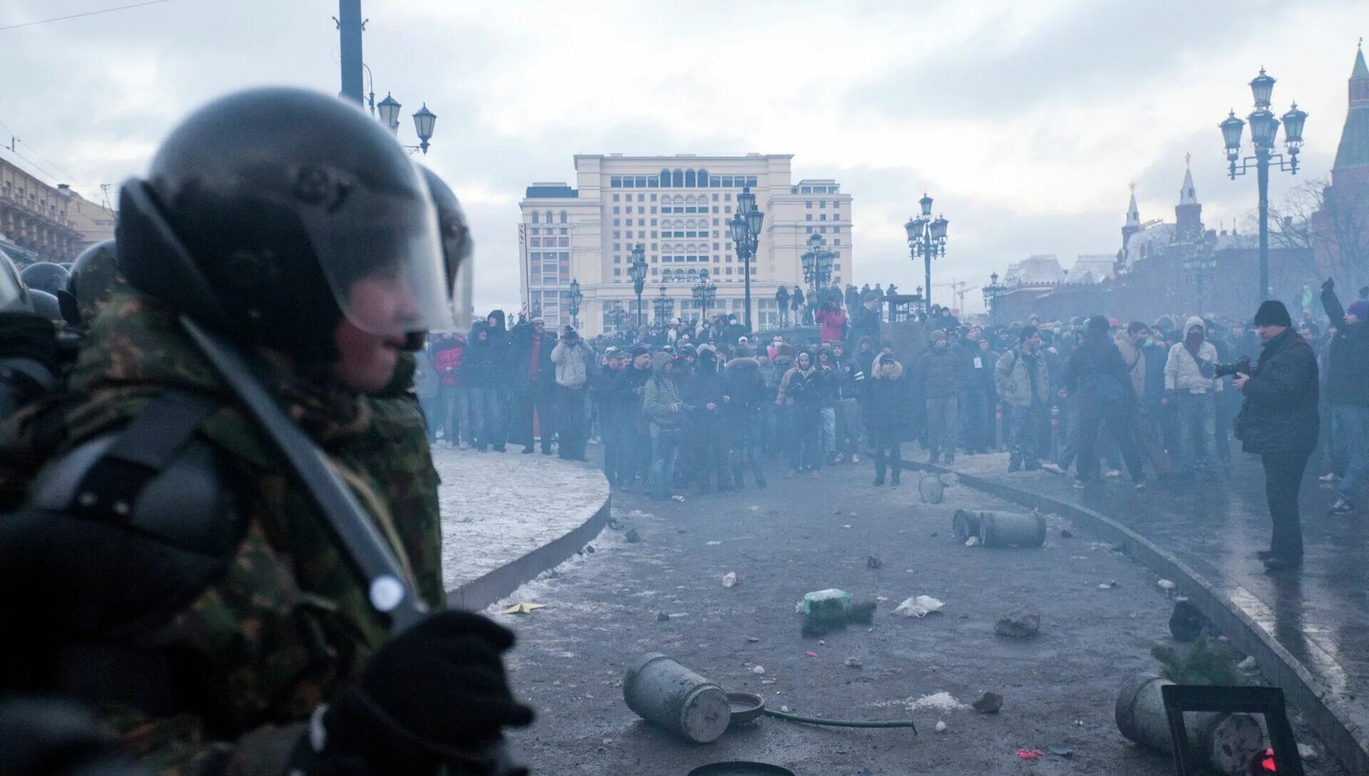 Беспорядки на Манежной площади 2010. Бунт на Манежной площади 2010. 30 декабря 2002