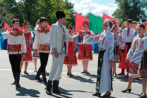 Народы приднестровья. Дружба народов пмр. Дружба народов пмр. Молдавский национальный костюм. Приднестровье нация.