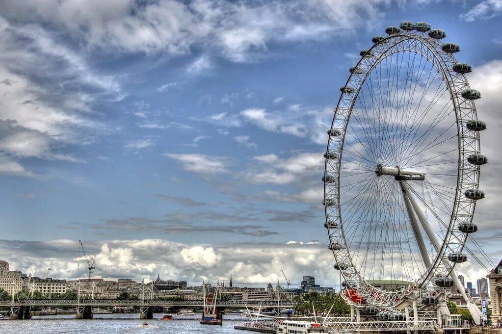 Лондонский глаз London Eye. Колесо обозрения в Лондоне. Лондонский глаз и Букингемский дворец. Лондон чертовый колесо. Лондон 7 3