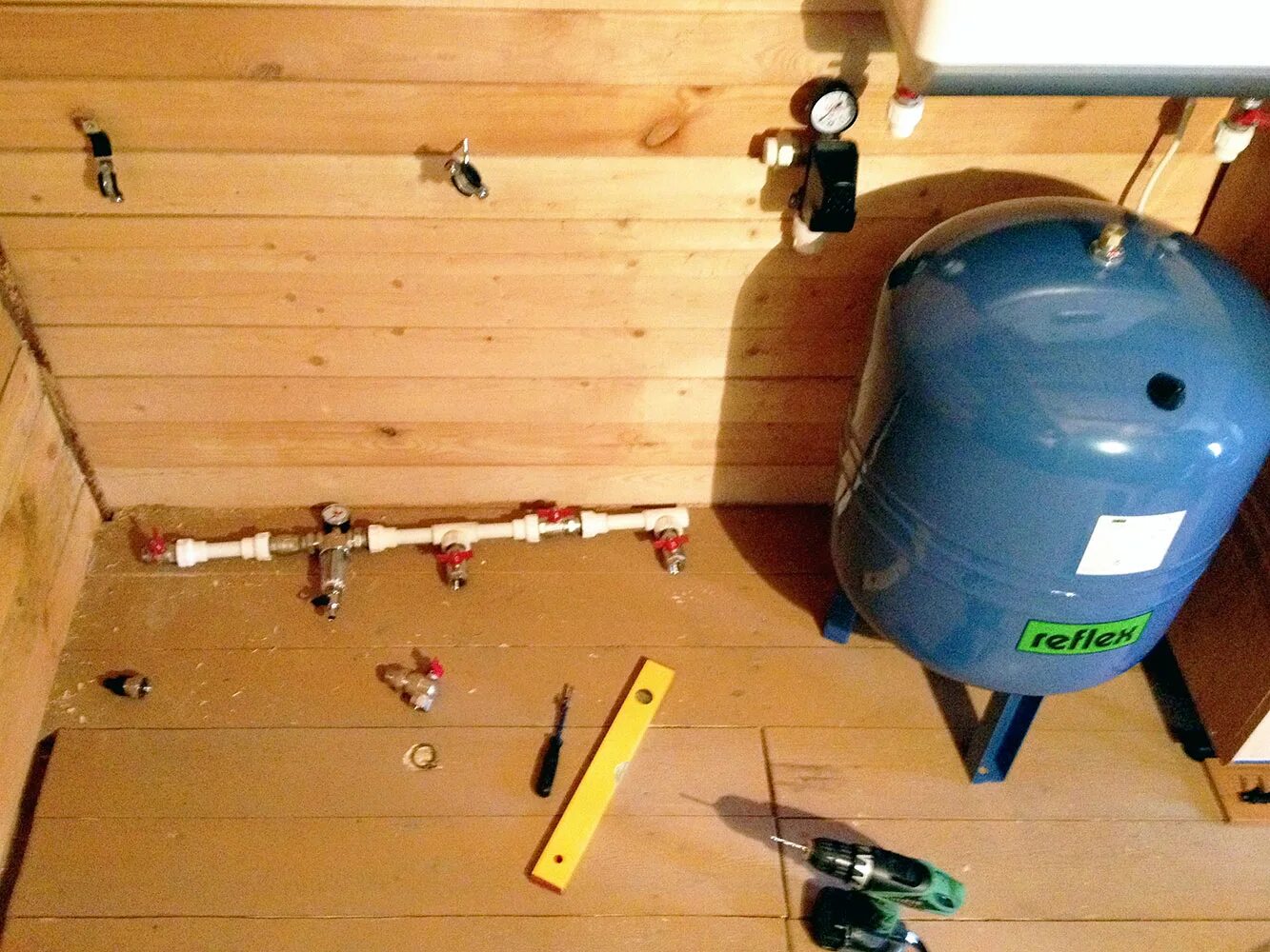 Гидроаккумулятор для водоснабжения. Схема насосной станции повышения давления воды. Гидроаккумулятор для систем водоснабжения. Схема подключения расширительного бака для водоснабжения. Какой гидроаккумулятор выбрать для частного дома.