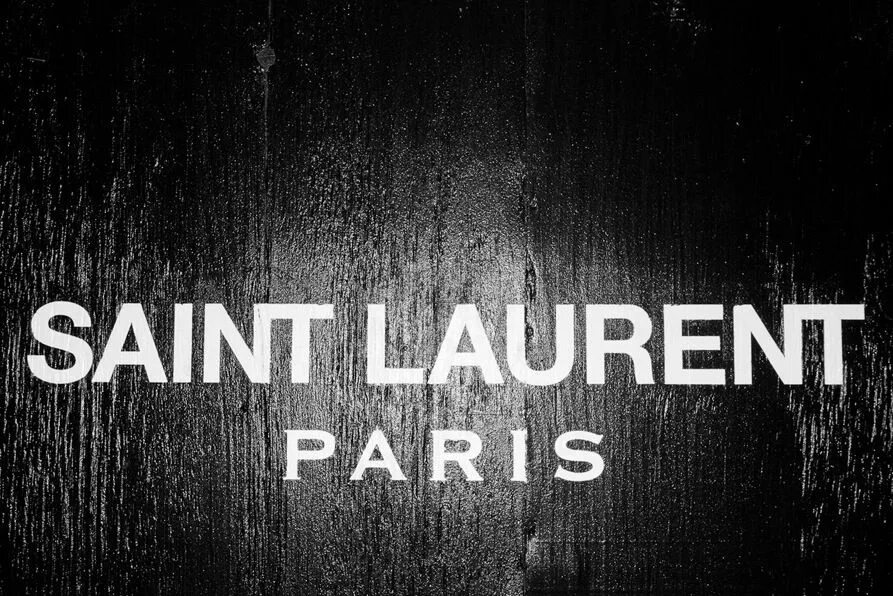 Сен лоран текст. Saint Laurent надпись. Saint Laurent Paris логотип. Saint Laurent логотип новый. Saint Laurent надпись лого.