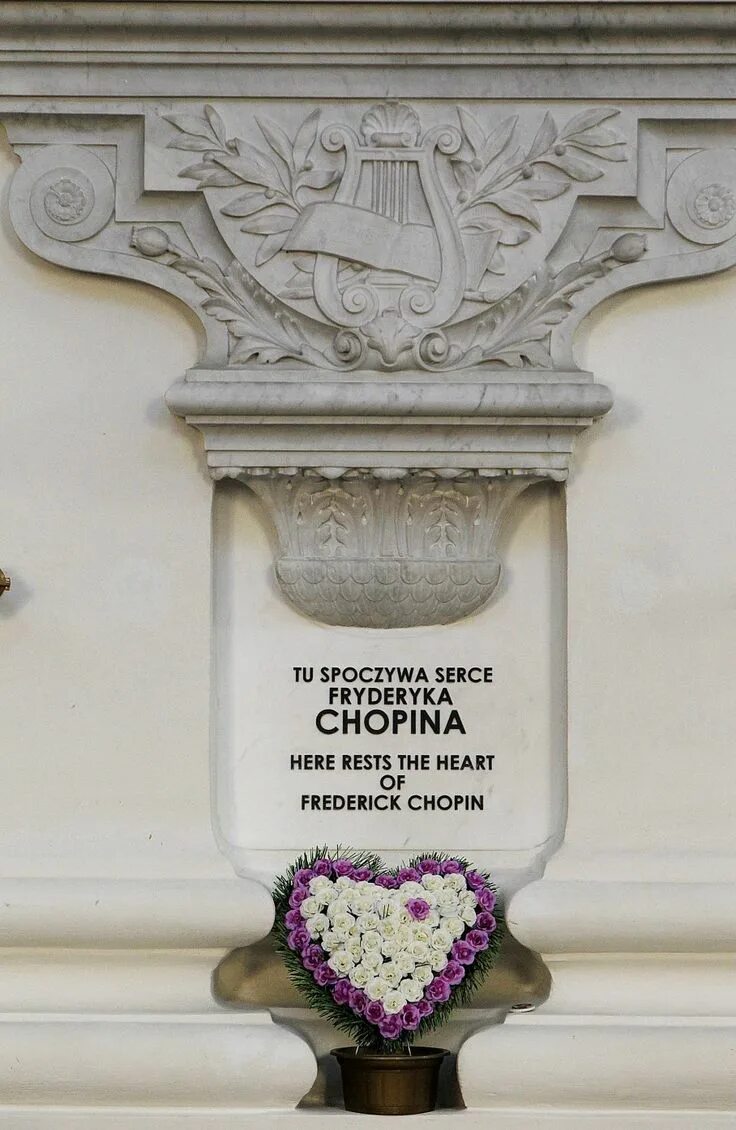 Похороненный шопен. Церковь Святого Креста в Варшаве сердце Шопена. Сердце Шопена. Могила Шопена в Варшаве. Фредерик Шопен могила в Польше.