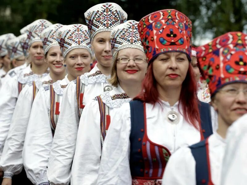 Эстонка национальный костюм harjumaa. Эстонцы женщины. Этнические эстонцы. Эстонские женские. Эстонские женщины.
