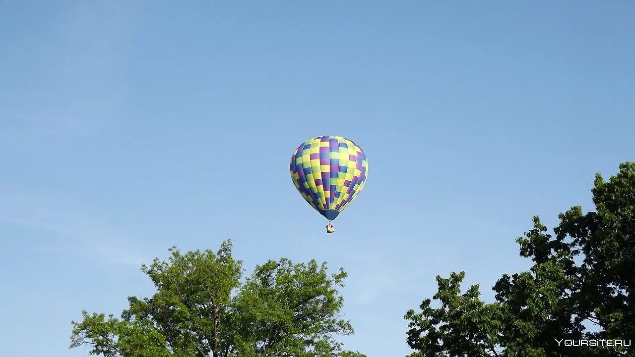 Шар в небе как называется. Шары в небе. Воздушный шар на котором летают. Летающие шары в небе. Летучий шар.
