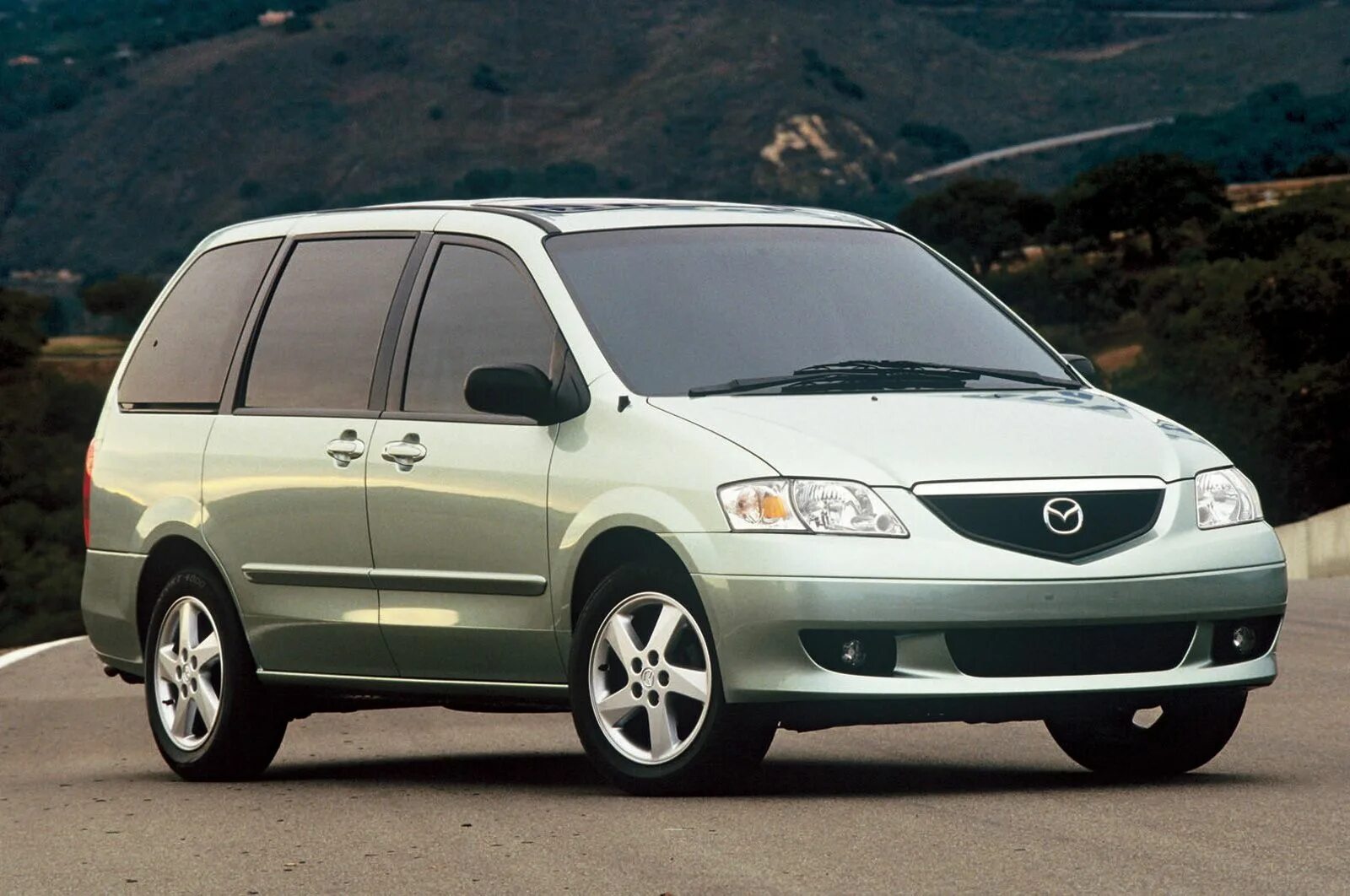 Мазда мпв поколения. Mazda MPV 2002. Мазда МПВ 2 поколение. Мазда MPV 1999. Mazda MPV LX.