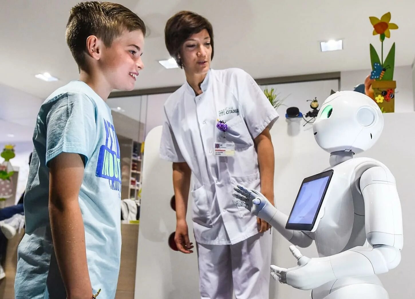 Врач есть врач будущего. Медицинские роботы. Роботы в медицине. Робототехника в медицине. Медики в будущем.