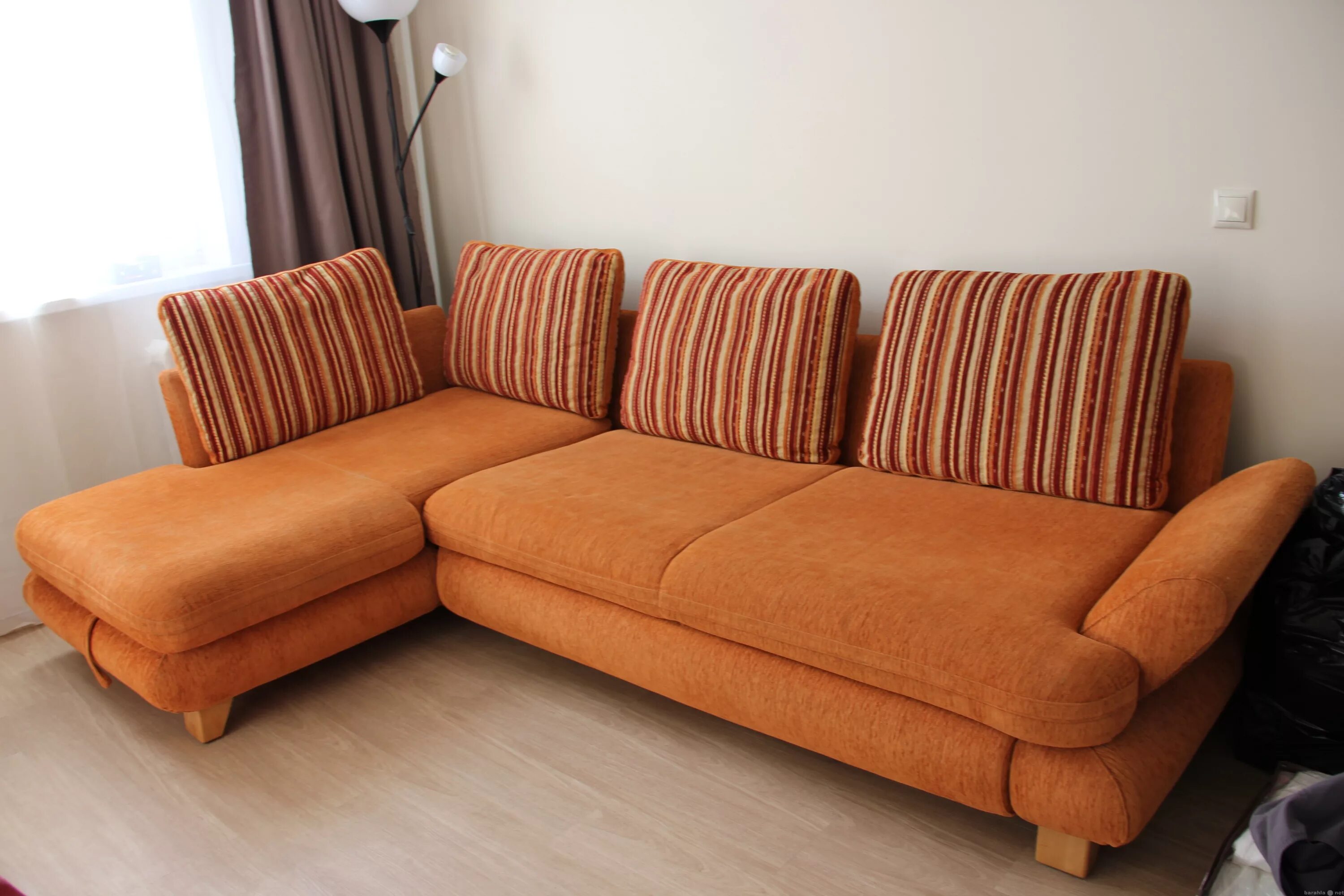 Сайт мебели кемерово. БЭУШНАЯ мебель мягкая. Мягкая мебель в Кемерово. Угловые диваны в Кемерово. Диван с двумя креслами рыжий.
