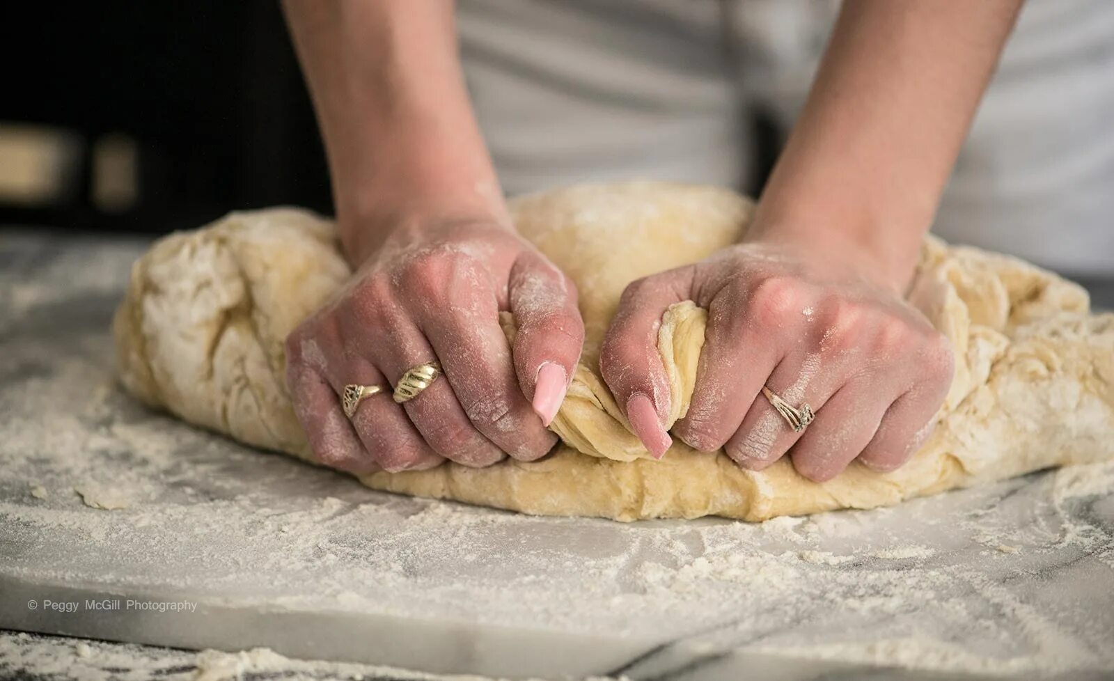 Замес теста. Лишило тесто. Вымешивание теста. Замешанное тесто. Лишило тесто.