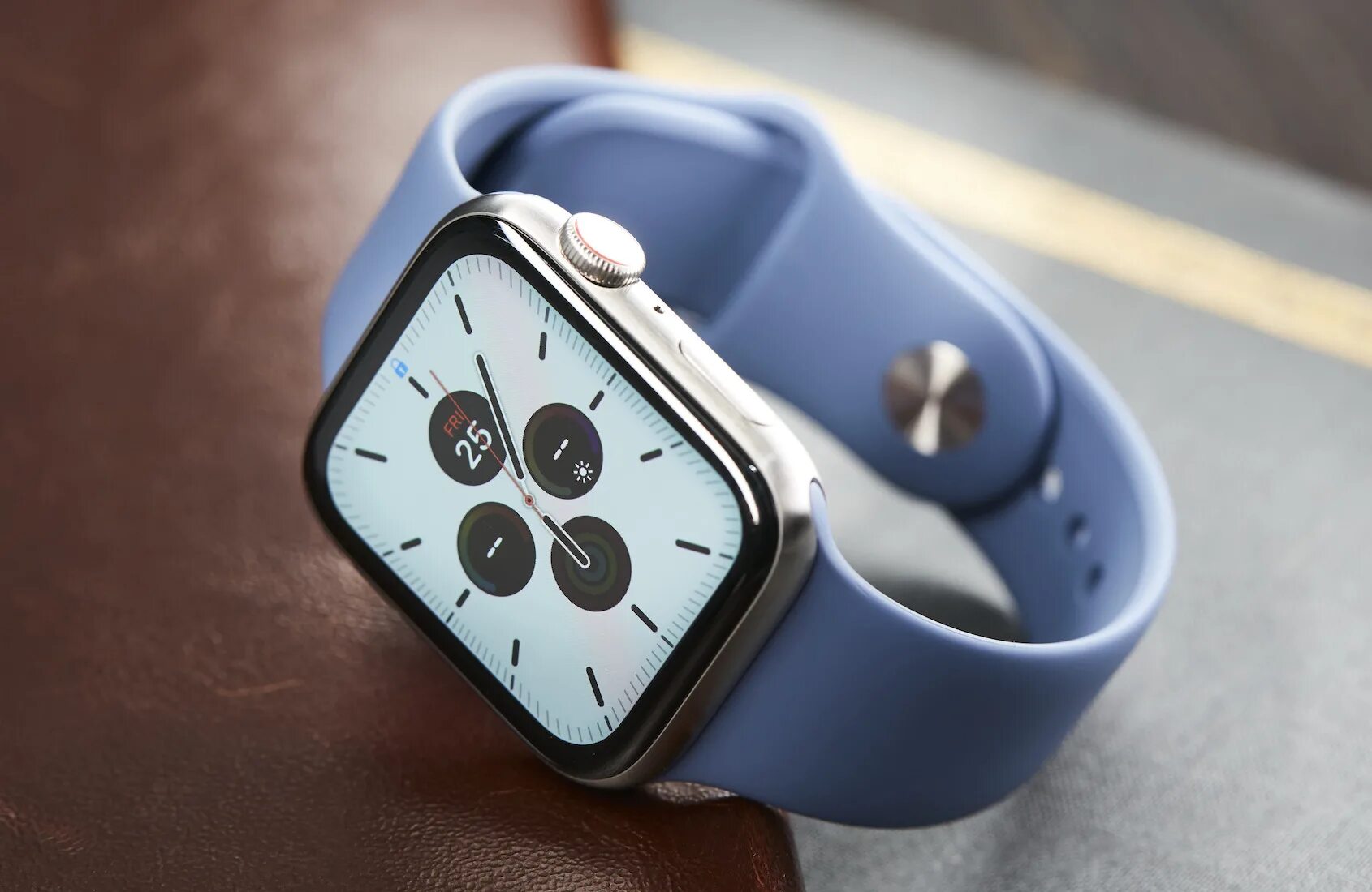 Watch series 1. Swatch 6 Apple. Часы Swatch Apple. Apple watch брендовая упаковка. Часы эпл свотч 6 фото.