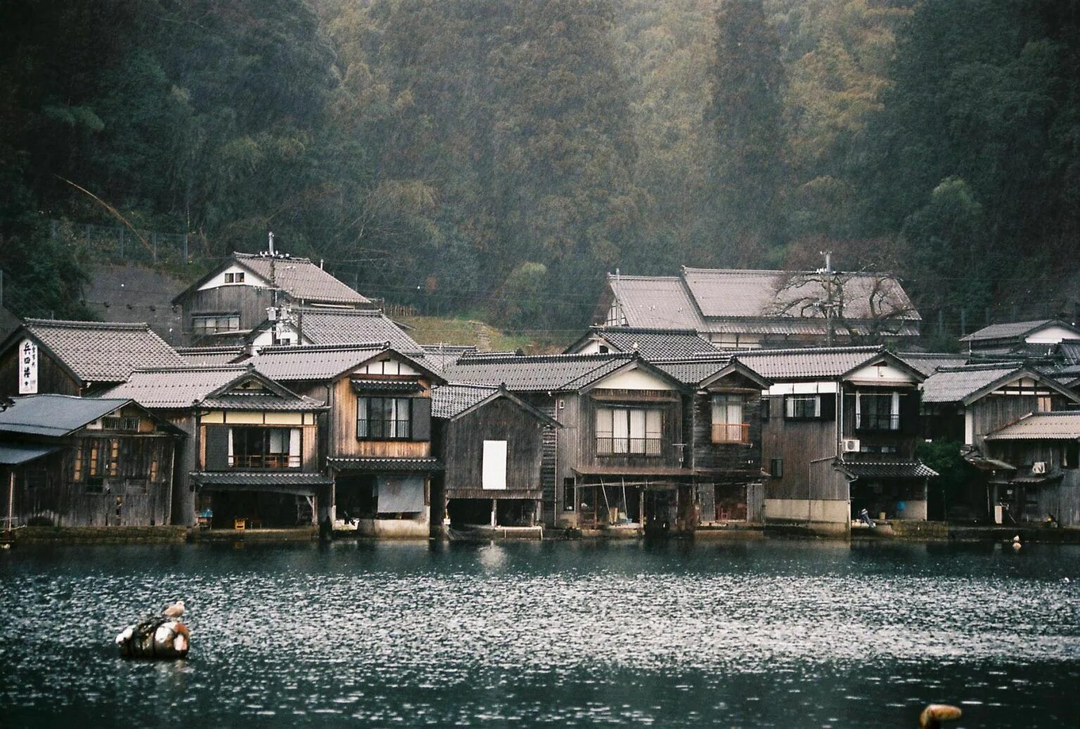 Japanese village. Рыбацкая деревня Япония. Япония Киото деревня. Сугисава японская деревня. Деревня Уодзу Япония.