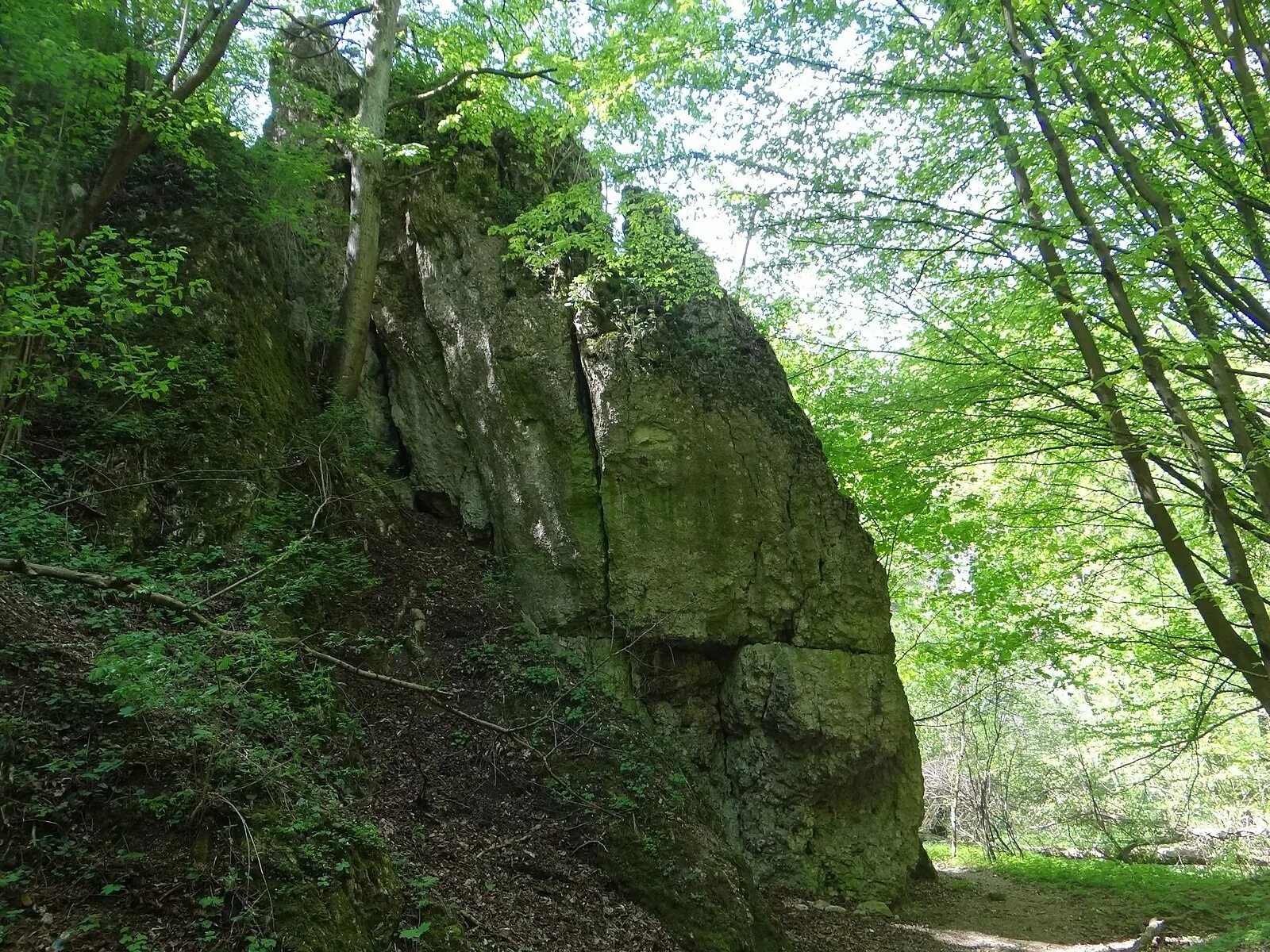 Дикий пляж круча геленджик. Село великая круча. Створный маяк геленджика геленджик пляж. Украина. Красная круча оренбургская область.