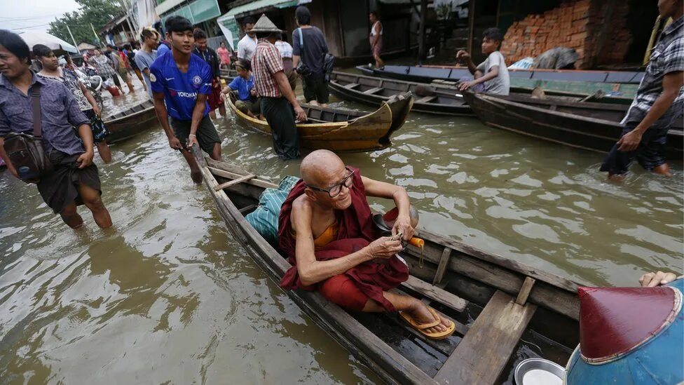 Сколько погибших при наводнении. Таиланд наводнение 2004. Наводнение в Тайланде 2011. Таиланд потоп. Таиланд наводнение 2012.