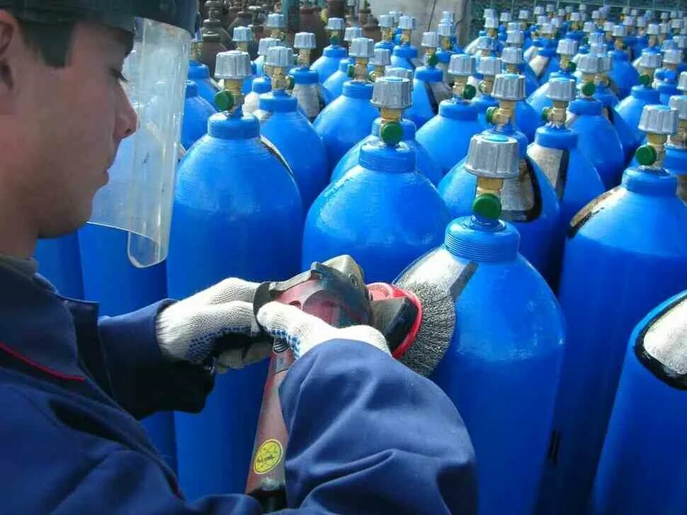 Маркировка кислородного баллона освидетельствование. Кислородный баллон в больнице. Баллон с кислородом. Освидетельствование газовых баллонов. Кислородное оборудование.