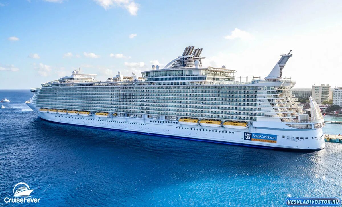 Royal caribbean ships. роял карибиан оазис лайнер. круизный лайнер oasis of the seas. корабль круизный лайнер гармония морей. Oasis of the seas и титаник сравнение.