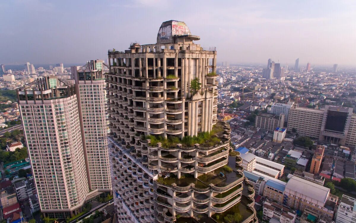 Заброшенный небоскреб. Небоскреб Sathorn unique Tower. Башня Саторн Бангкок. Бангкок небоскреб-призрак Sathorn unique. Башня-призрак — Бангкок, Таиланд.