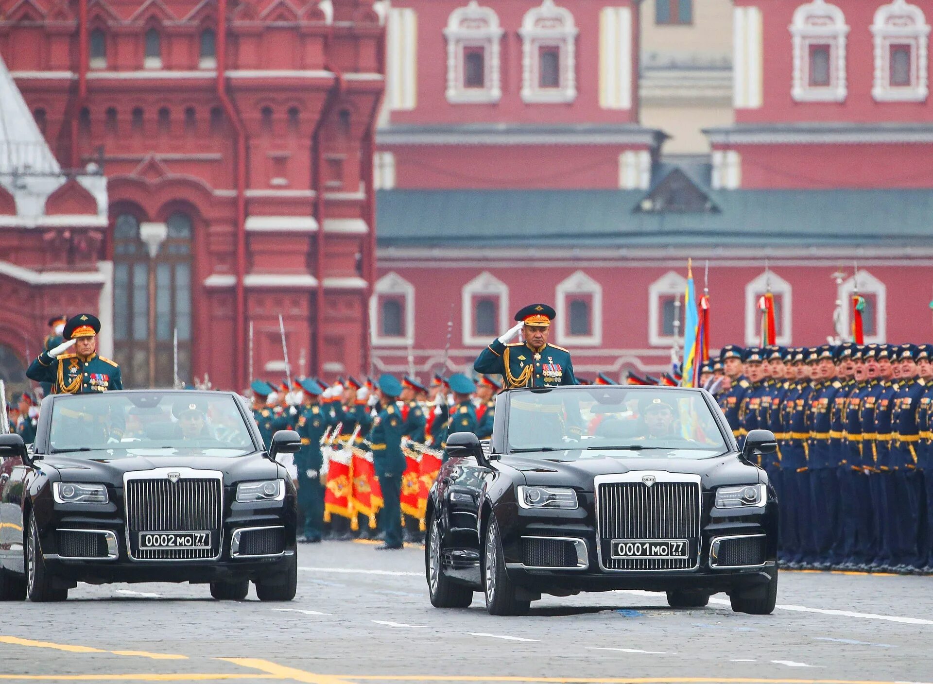 Из москвы на машине на 3 дня. Аурус Сенат кабриолет. Машина Шойгу Аурус. Кабриолет Аурус на параде Победы. Aurus «Сенат» на параде Победы.